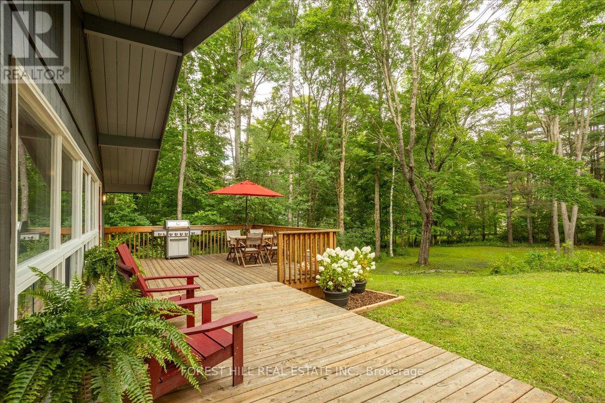 22 MIRROR LAKE DR