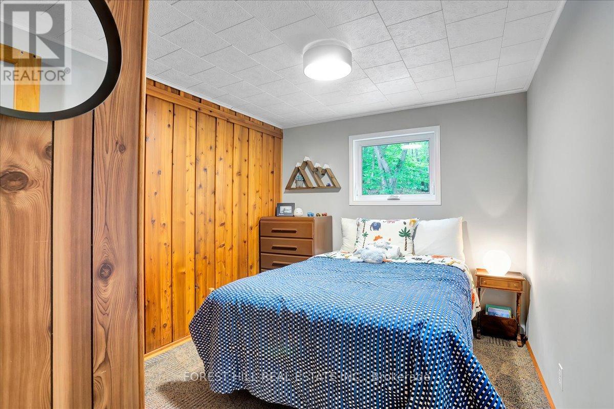 22 MIRROR LAKE DR
