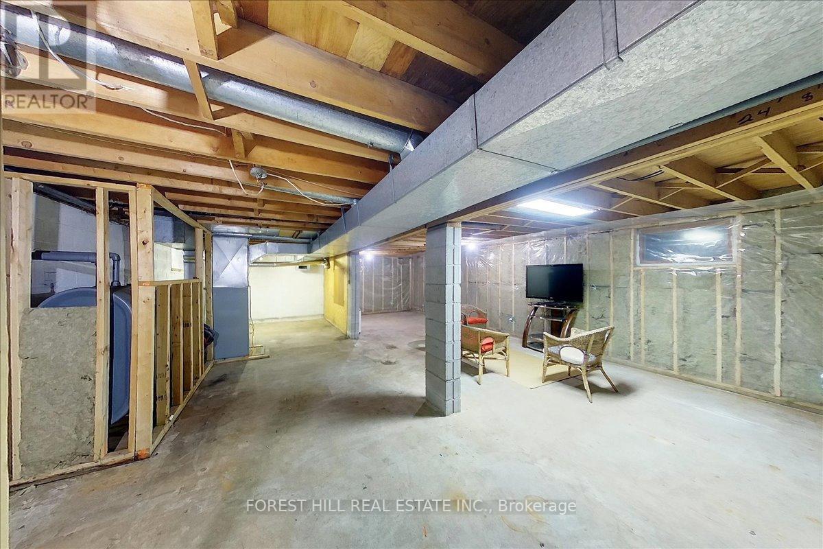 22 MIRROR LAKE DR