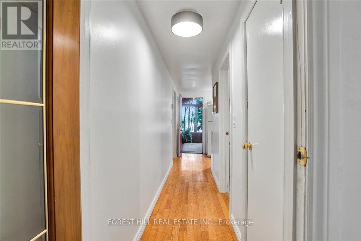 22 MIRROR LAKE DR