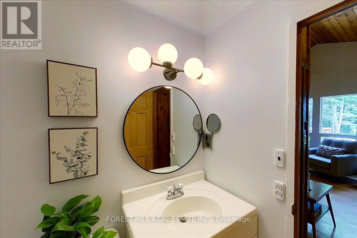 22 MIRROR LAKE DR
