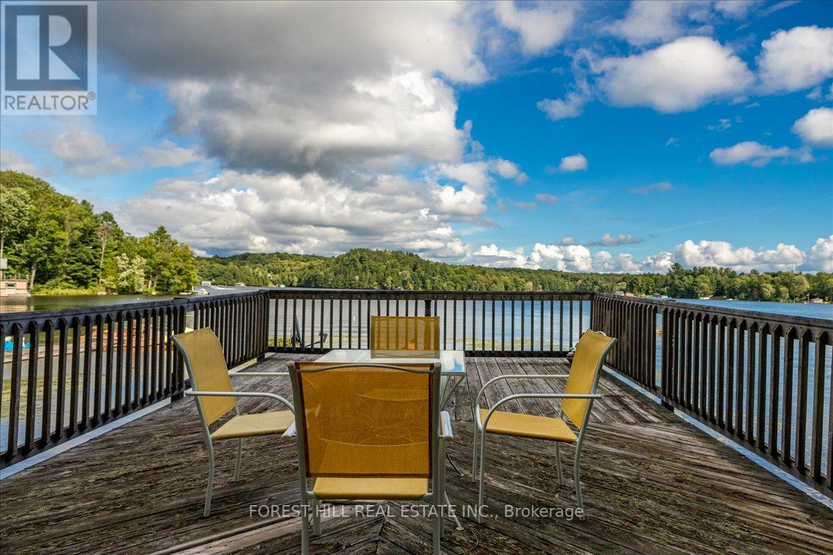 22 MIRROR LAKE DR