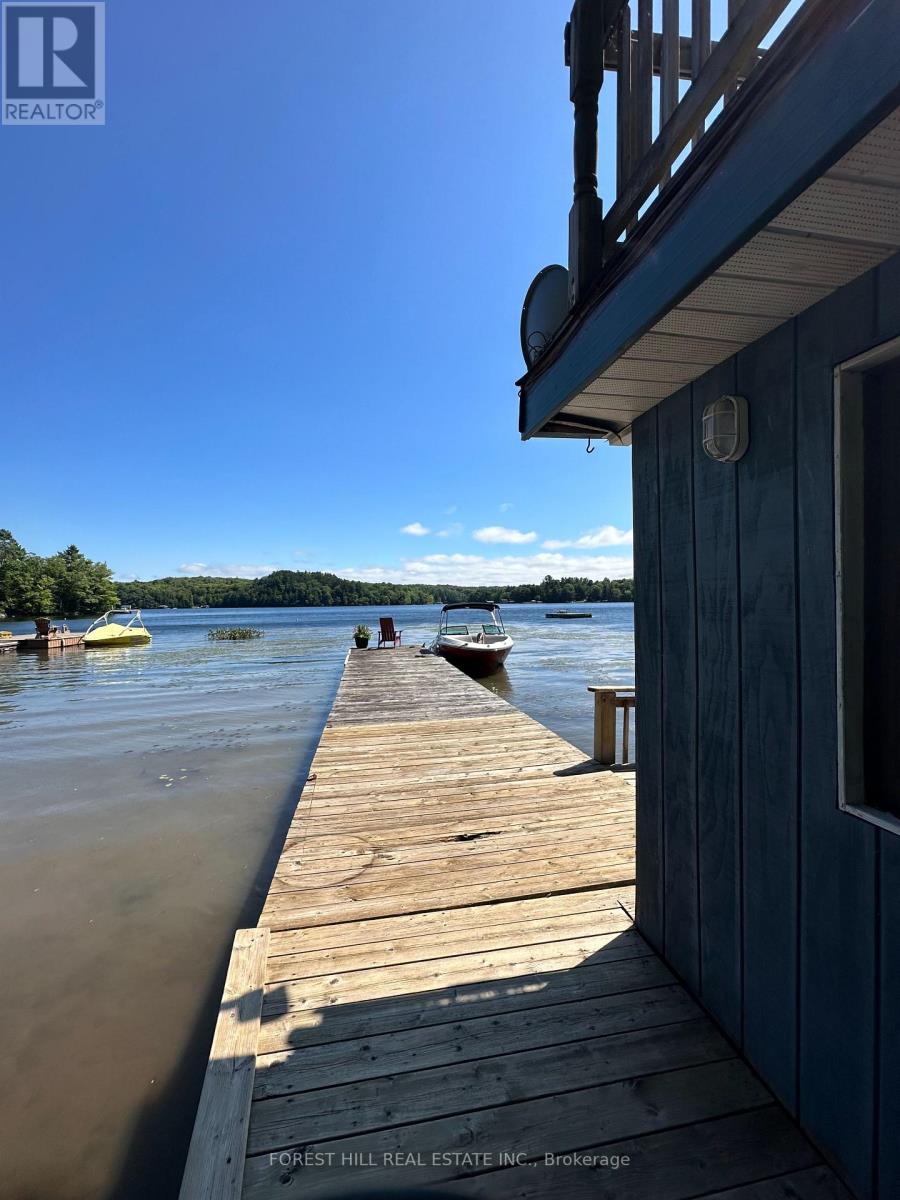 22 MIRROR LAKE DR