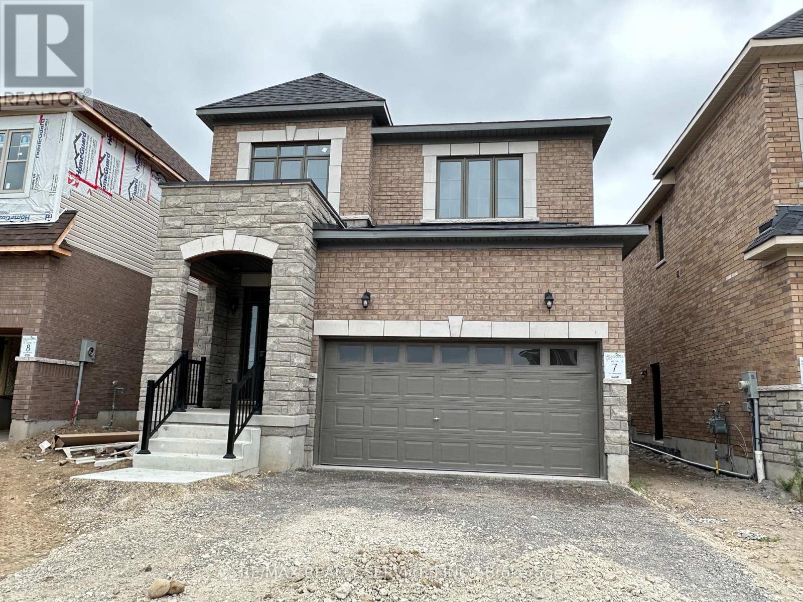 52 LUMB DR