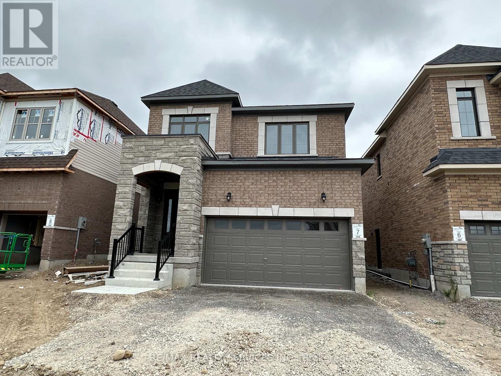 52 LUMB DR