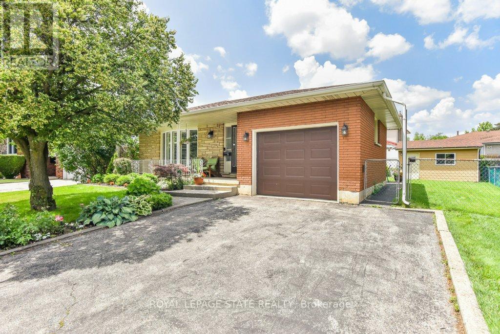 64 FARRINGFORD DR