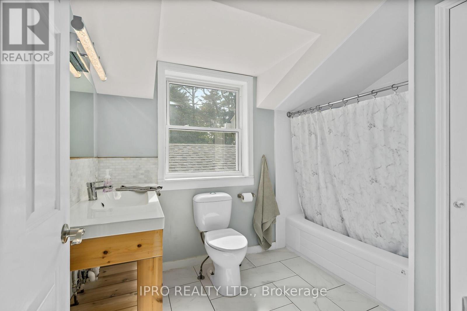 2 HILLTOP RD