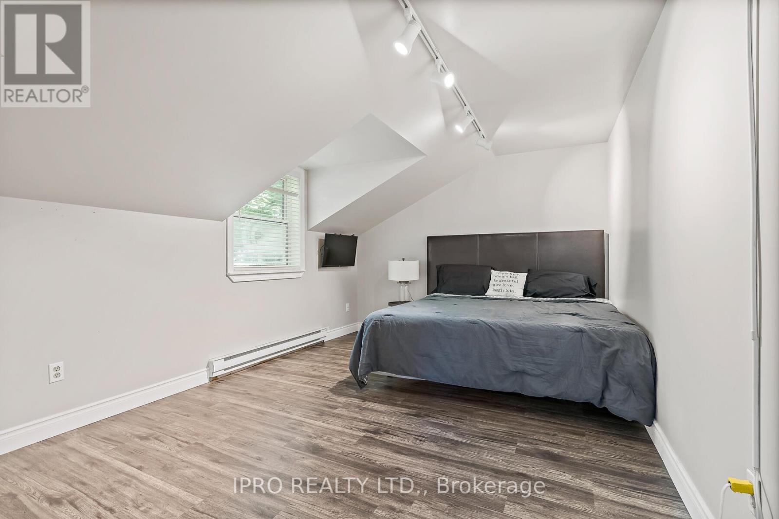 2 HILLTOP RD
