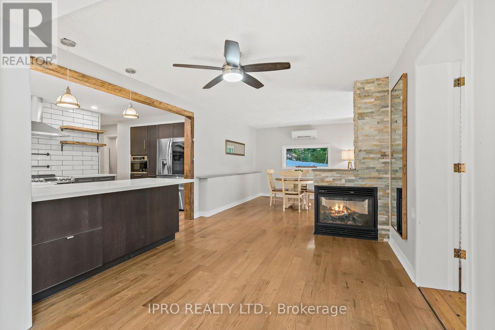 2 HILLTOP RD