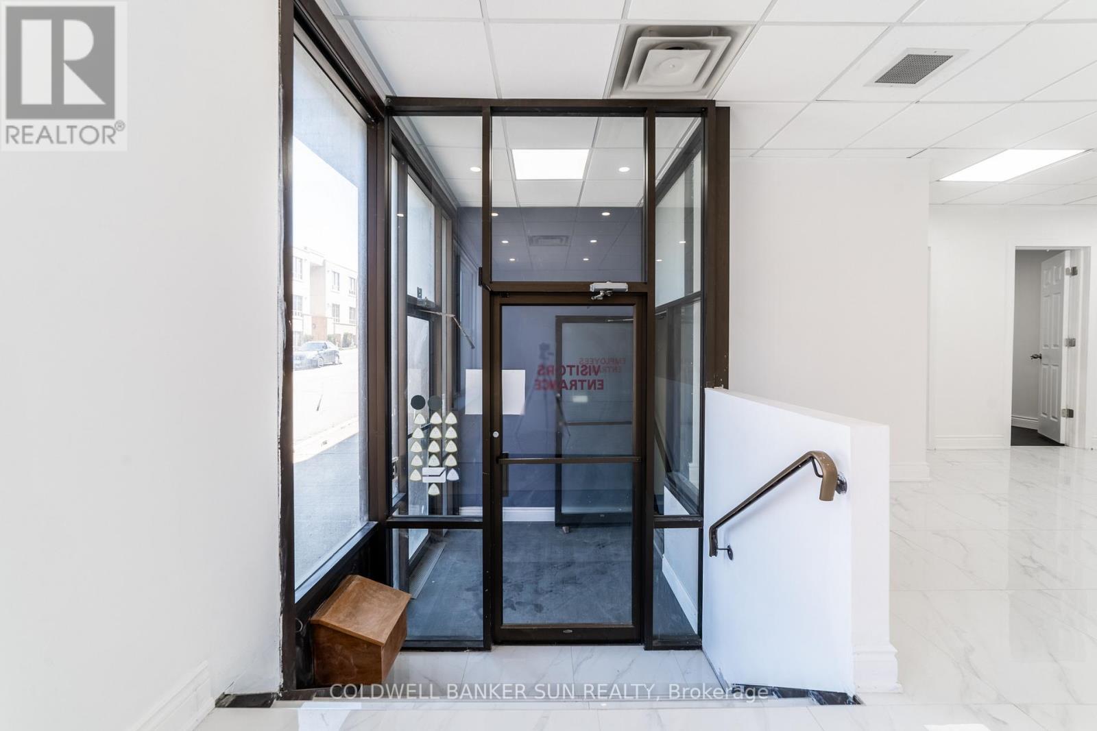 290 DUNDAS ST