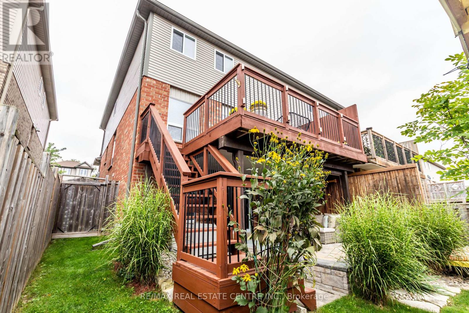 103 OAKES CRES