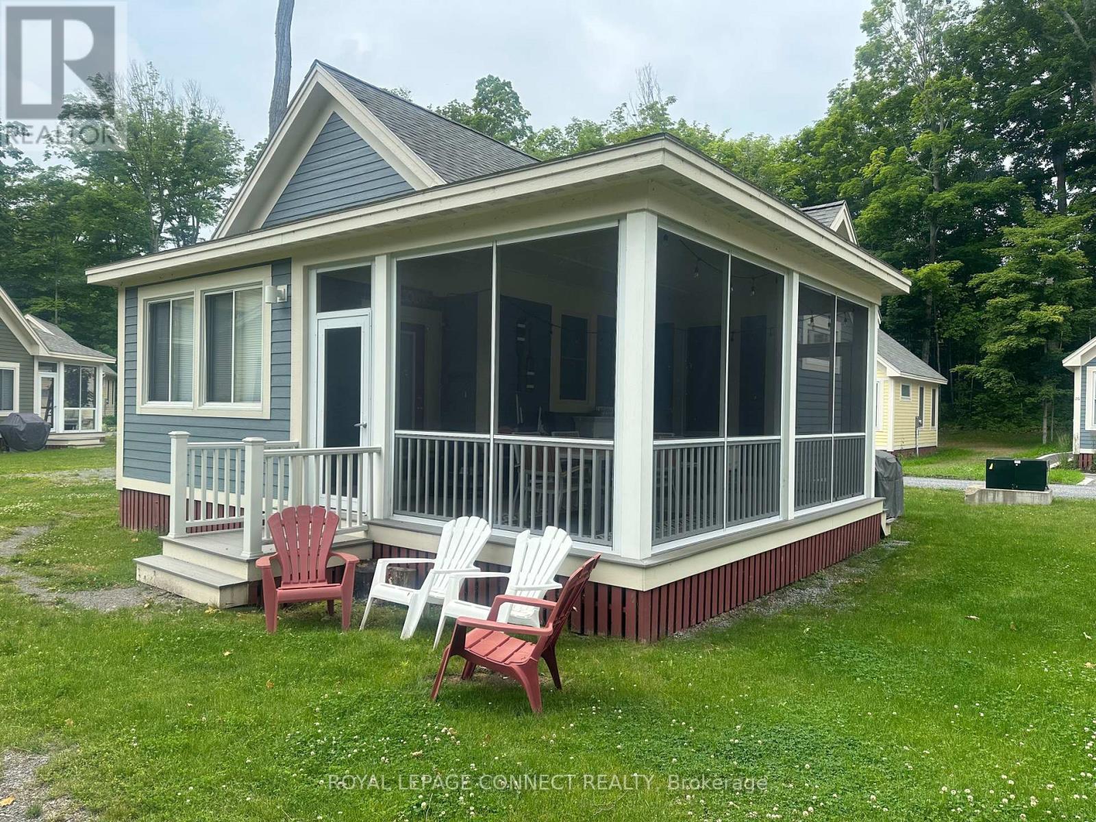 #219 -11 HOLLOW LANE, #219