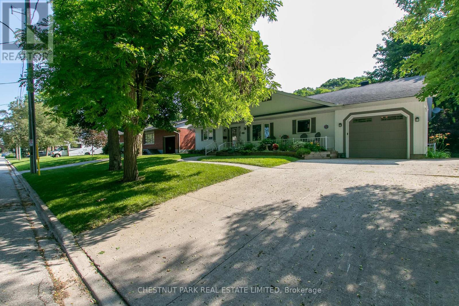 425 4TH AVE E