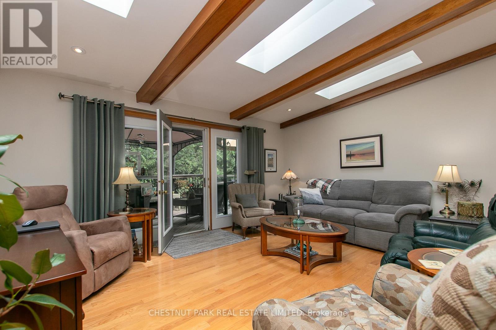 425 4TH AVE E