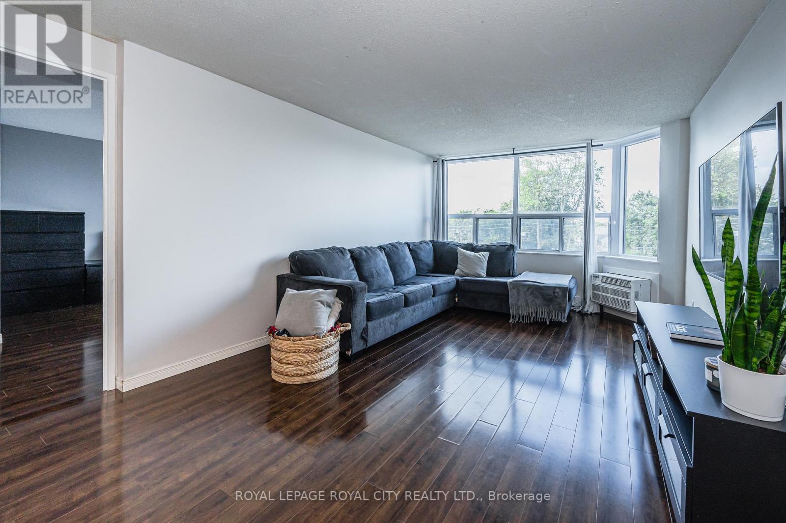 Listing X6810942 - Large Photo # 12