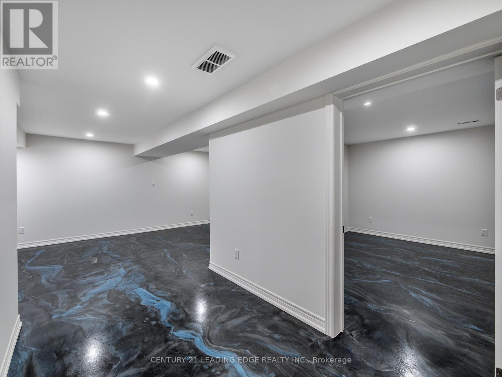 Listing X6811498 - Large Photo # 27
