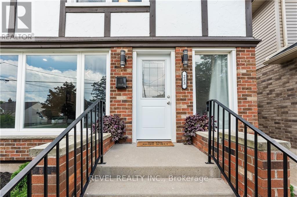 223 SYDENHAM ST
