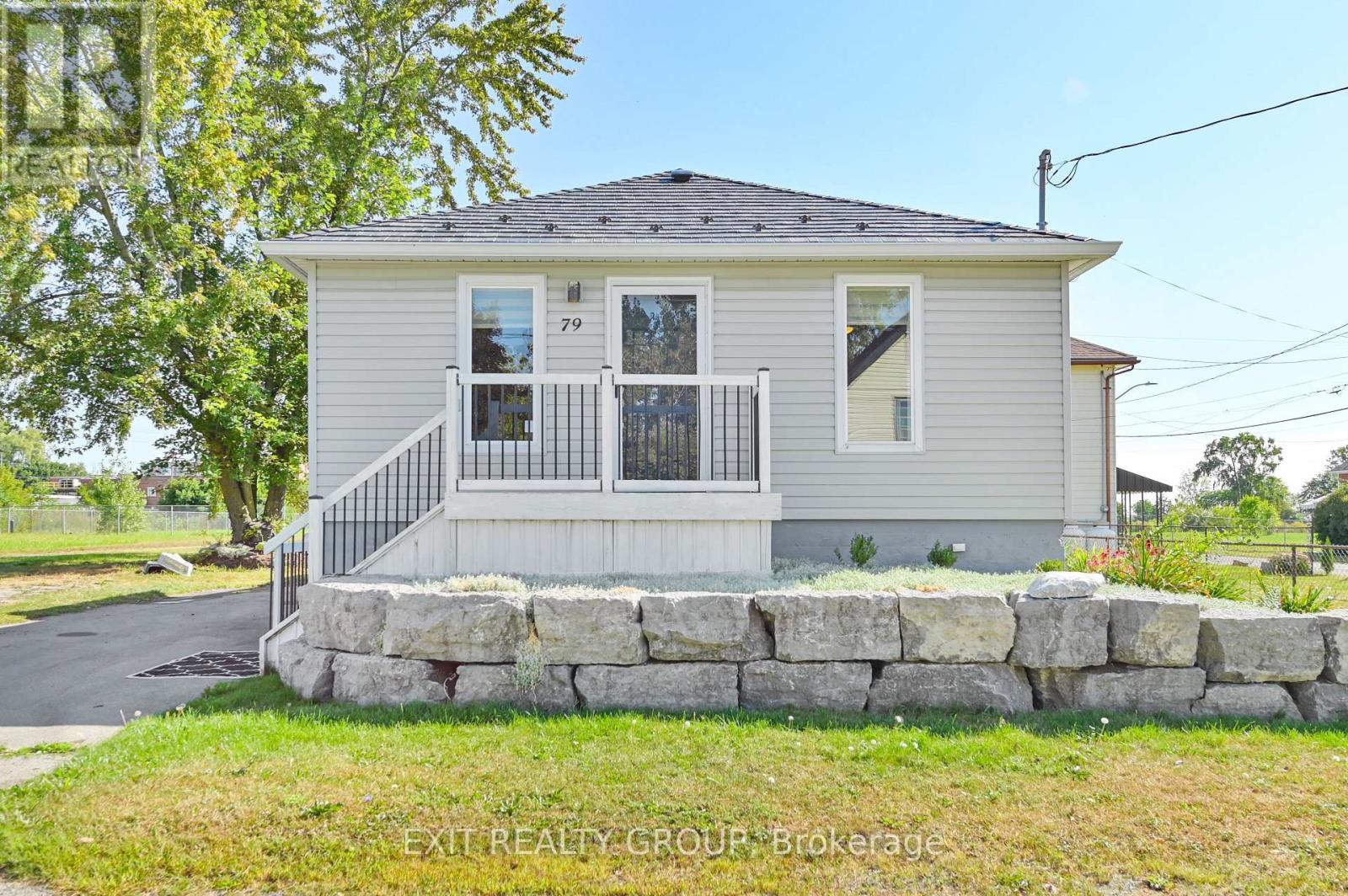 79 FOSTER AVE S