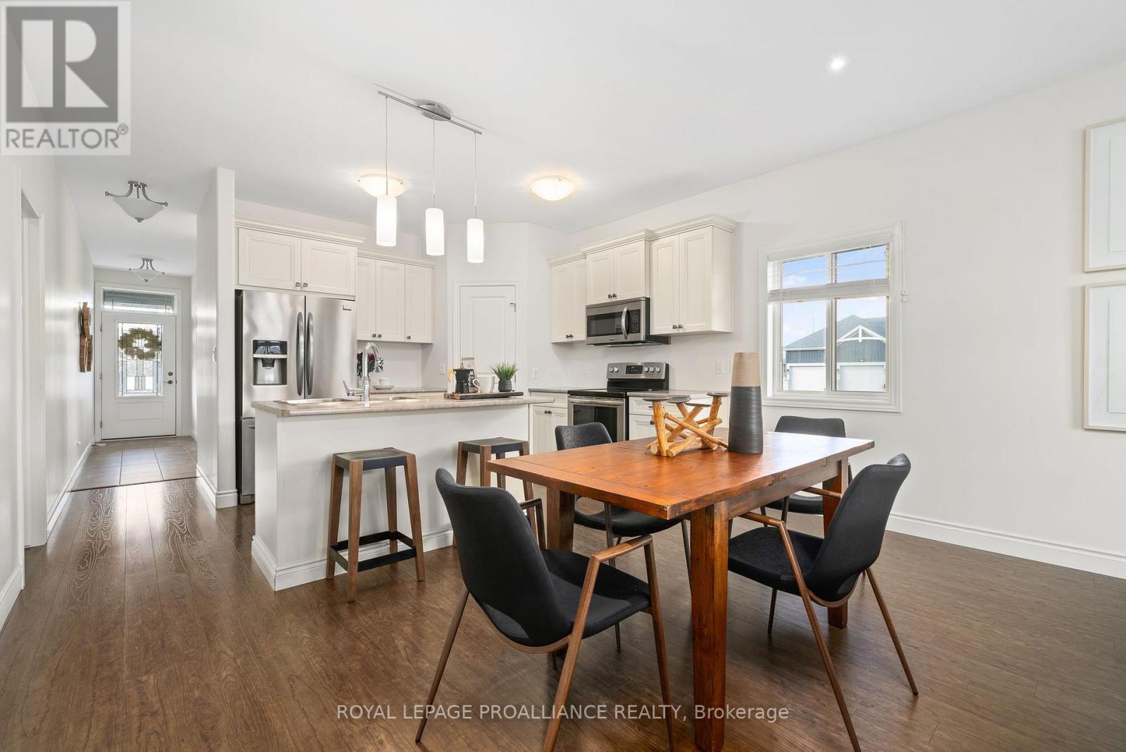 93 REDWOOD DR