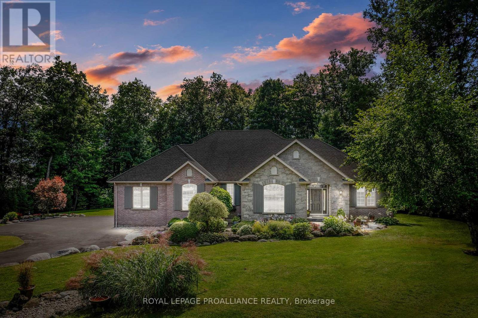 5 FAIRWAY CRES