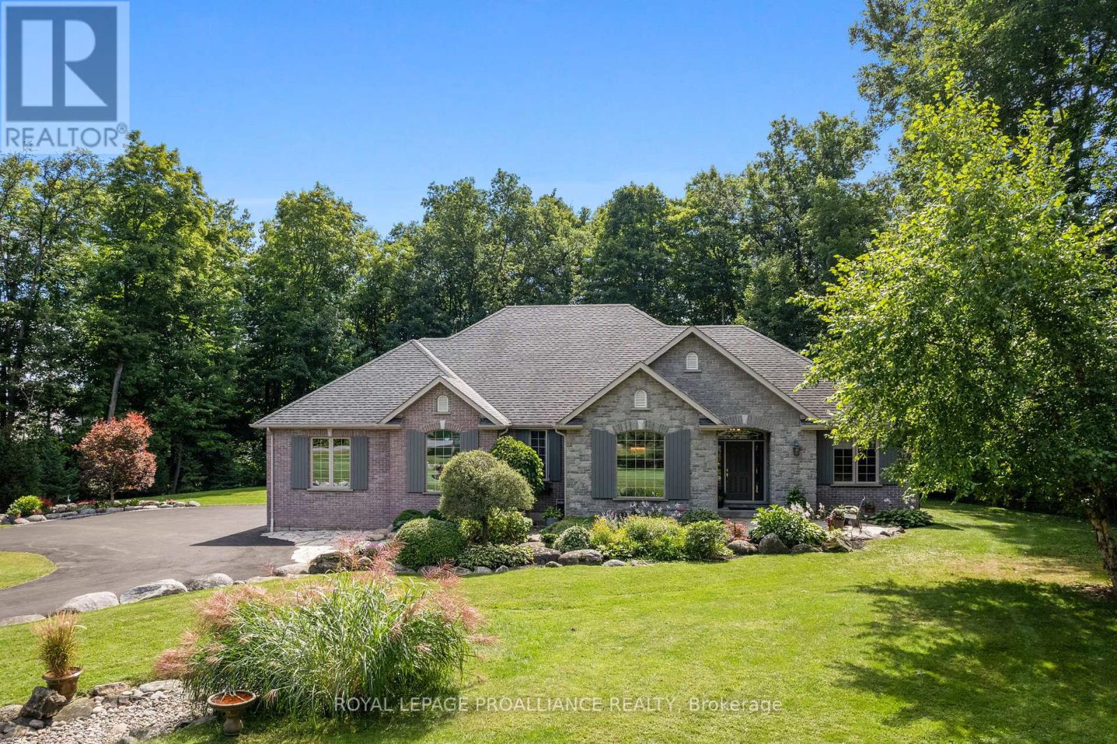 5 FAIRWAY CRES