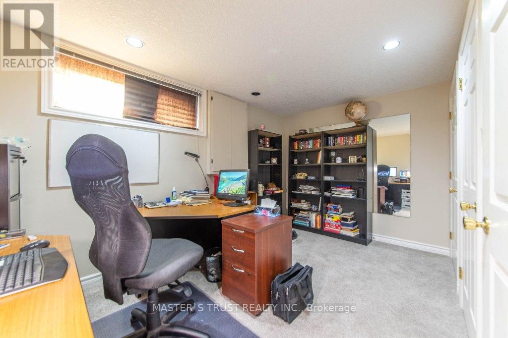 648 BEECHWOOD DR