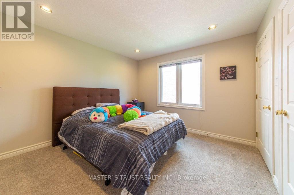 648 BEECHWOOD DR