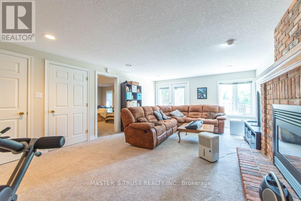 648 BEECHWOOD DR