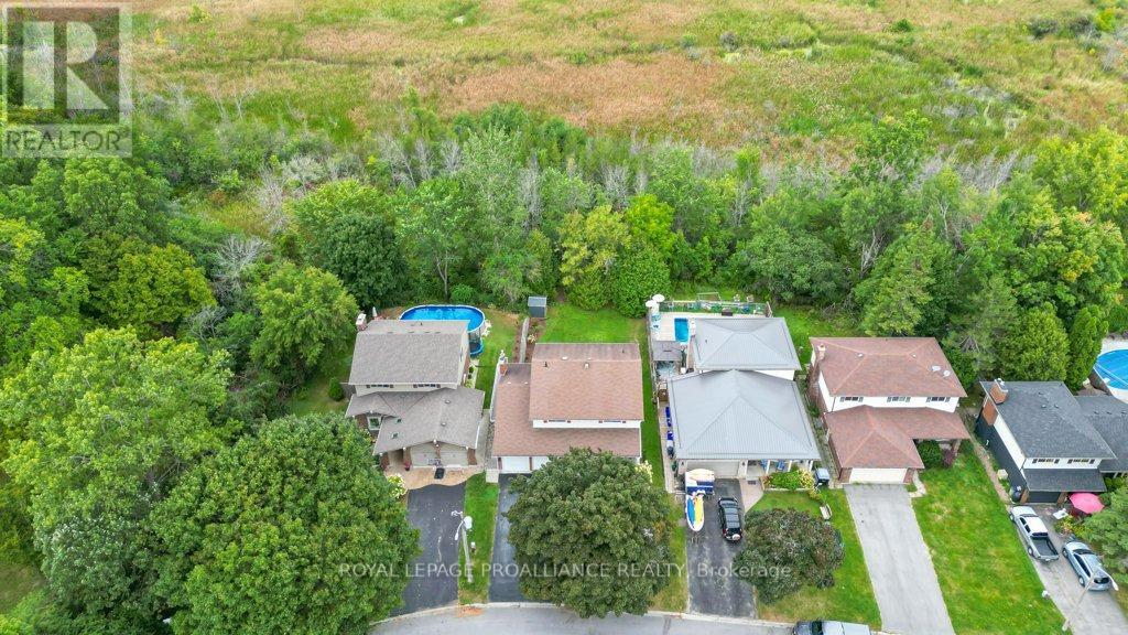 6 BRIARWOOD CRES