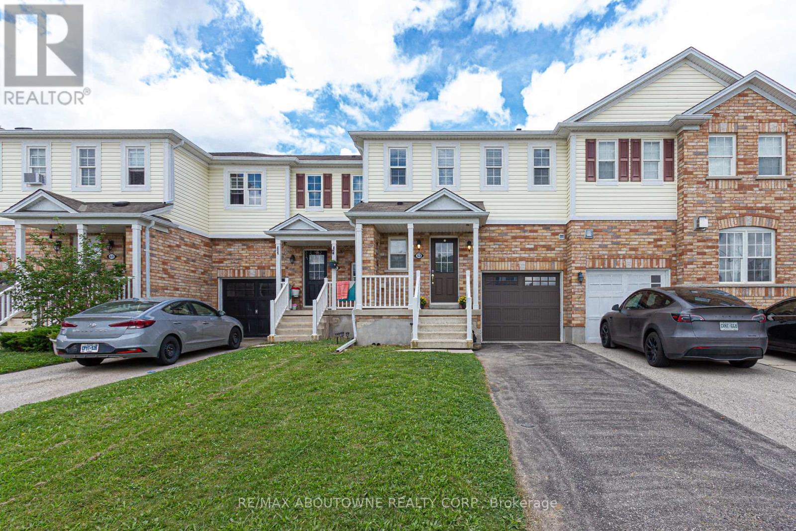 53 BLOOMINGTON DR