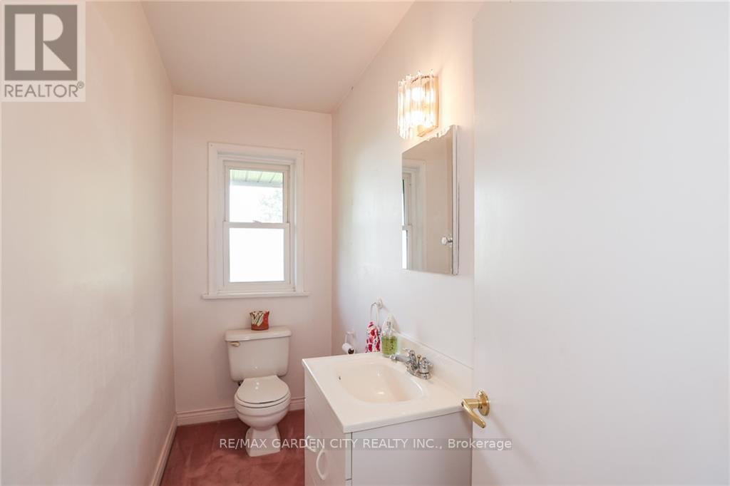 5 LYNNWOOD AVE