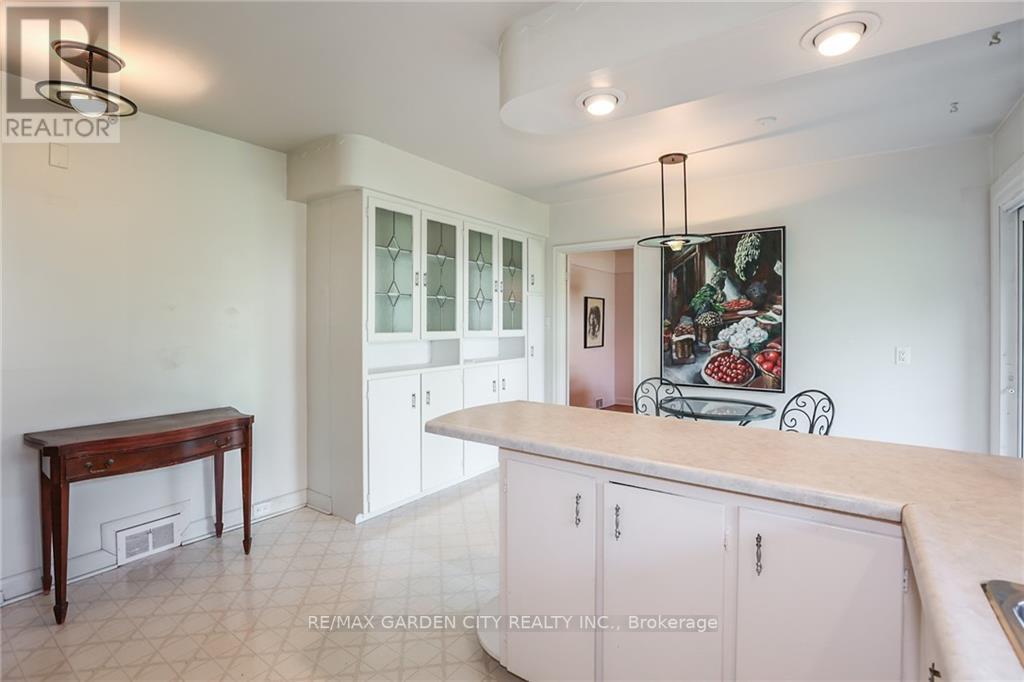 5 LYNNWOOD AVE