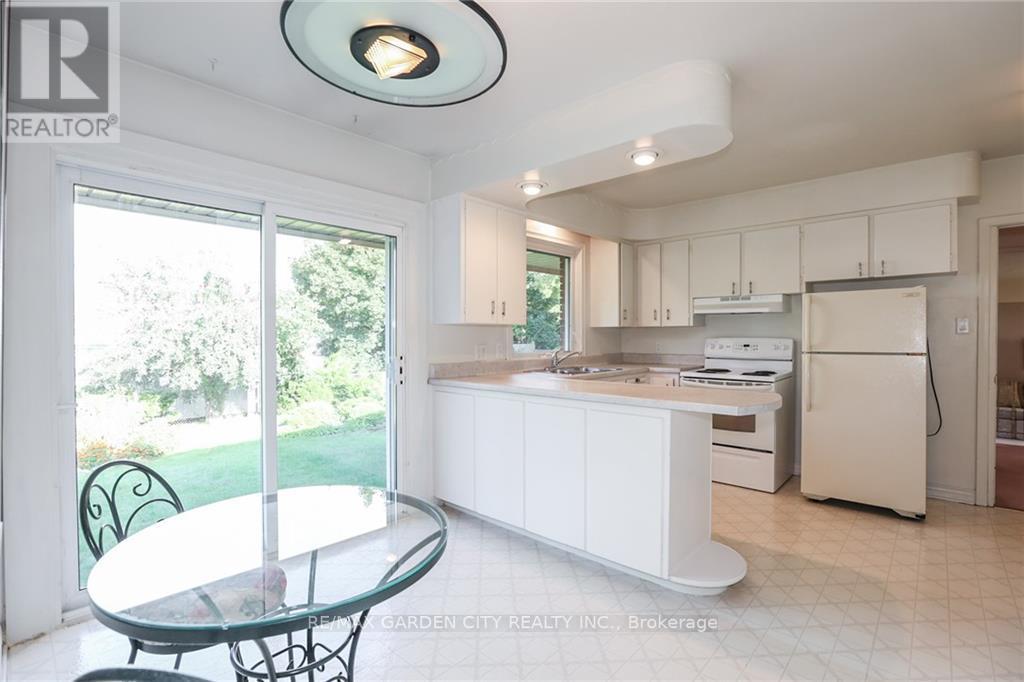 5 LYNNWOOD AVE