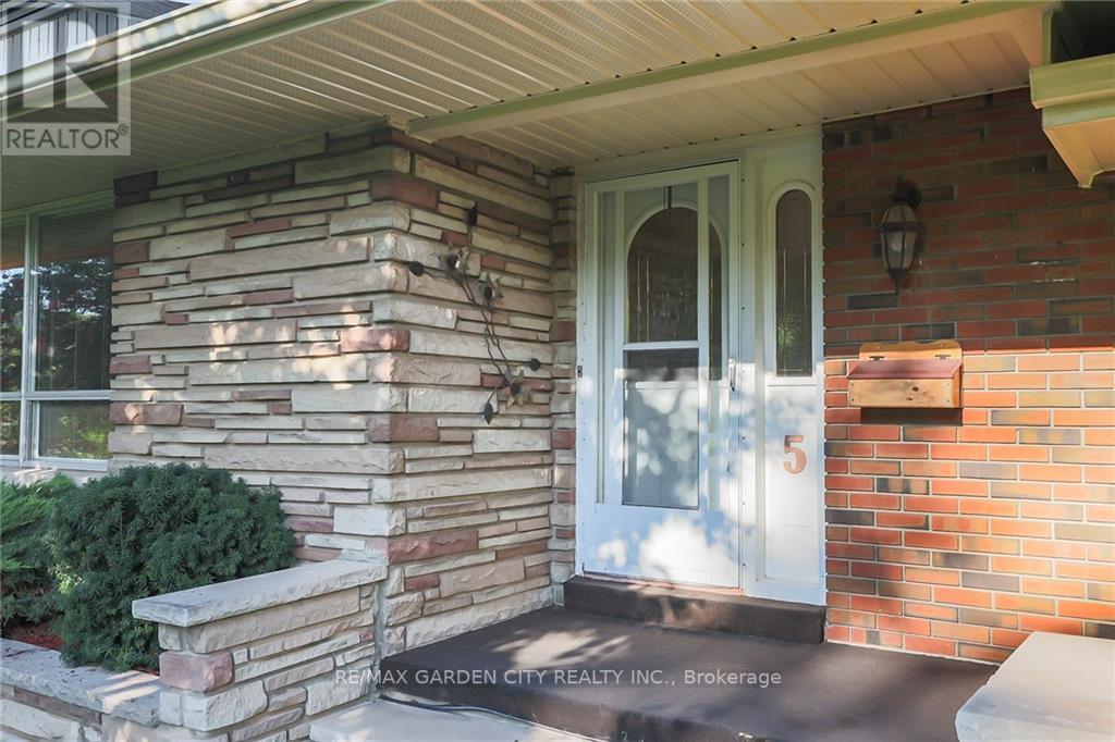 5 LYNNWOOD AVE