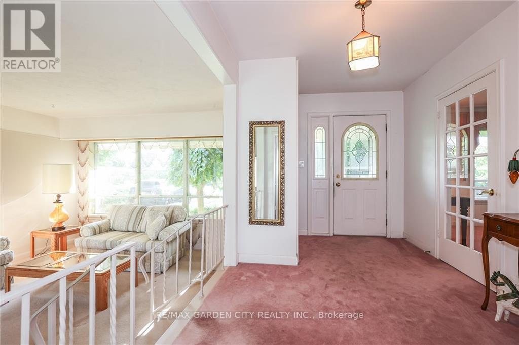 5 LYNNWOOD AVE