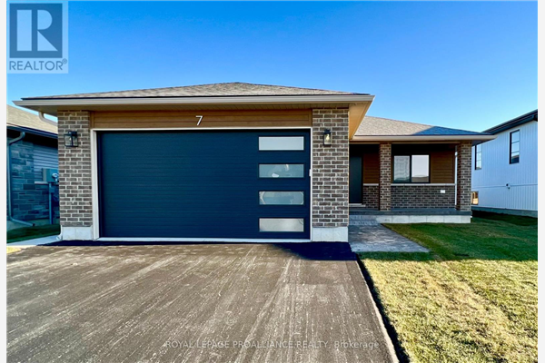 7 HORTON CRT, Belleville