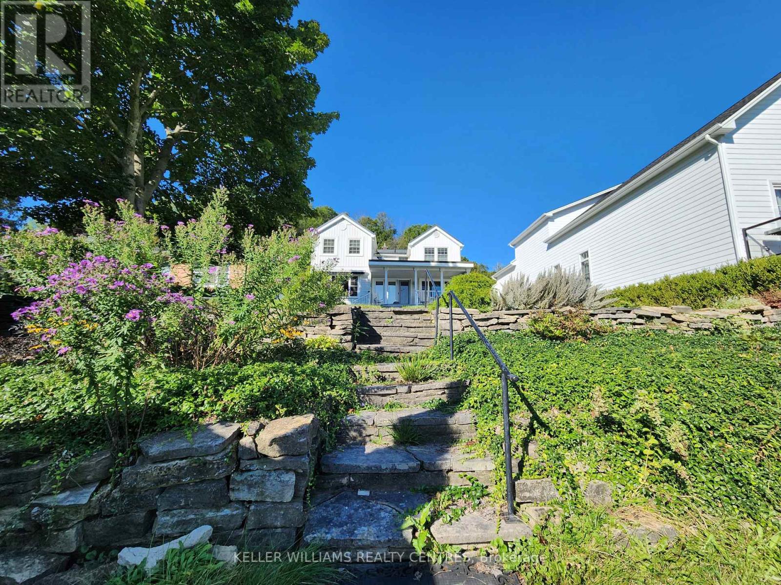 285 2ND AVE E