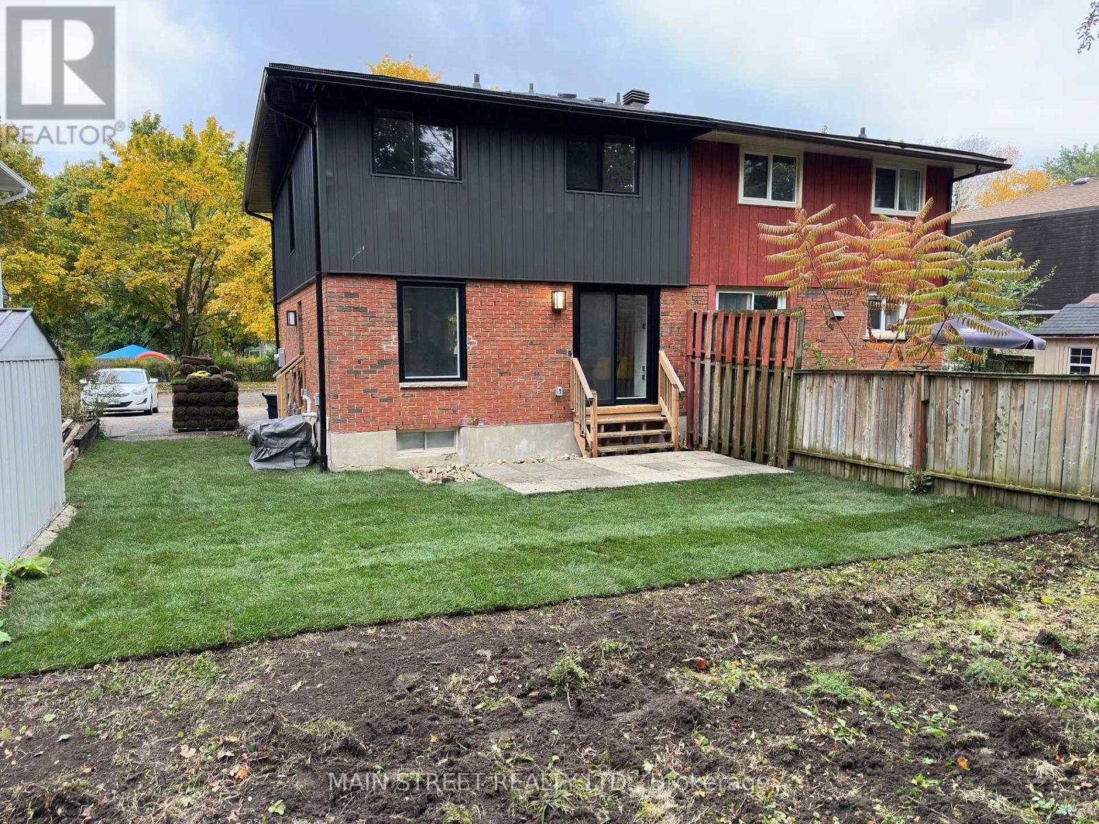 435B MIDWOOD CRES