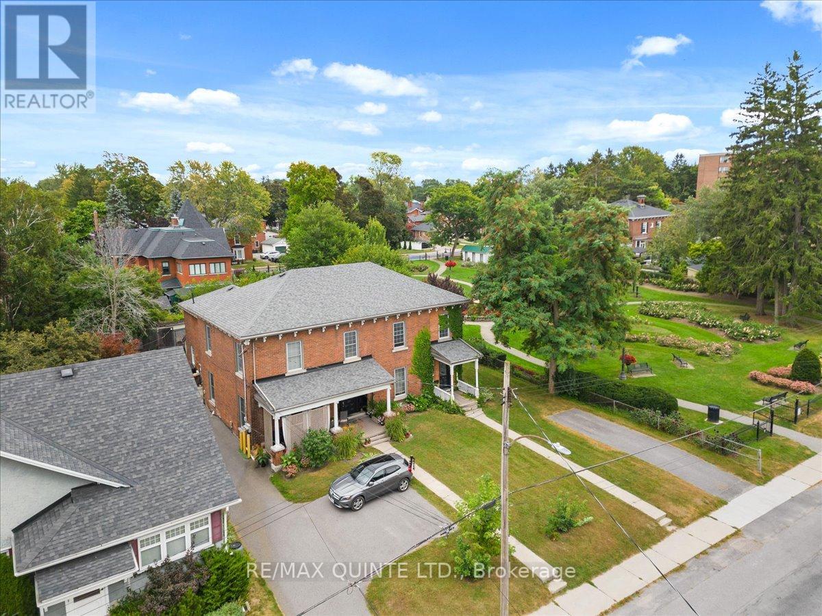 225 WILLIAM ST W