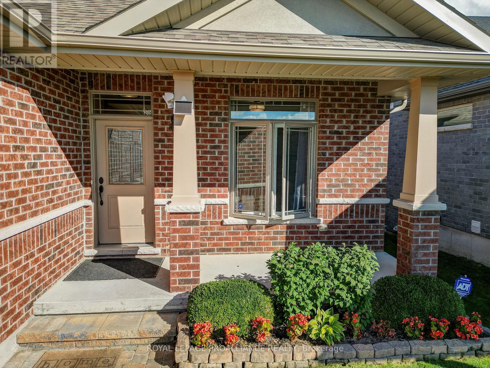 24 KEMPTON AVE