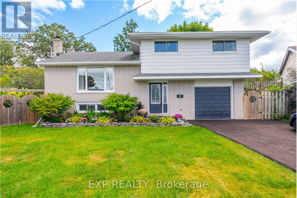 17 CHOWN CRES, Belleville