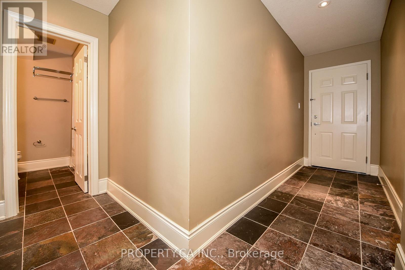 #302 -283 KING ST E, #302