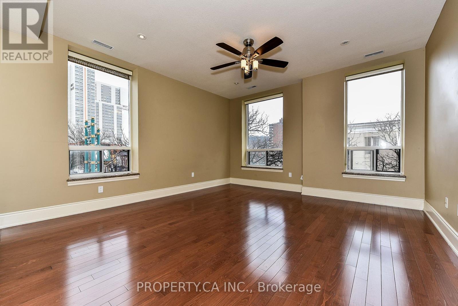 #302 -283 KING ST E, #302