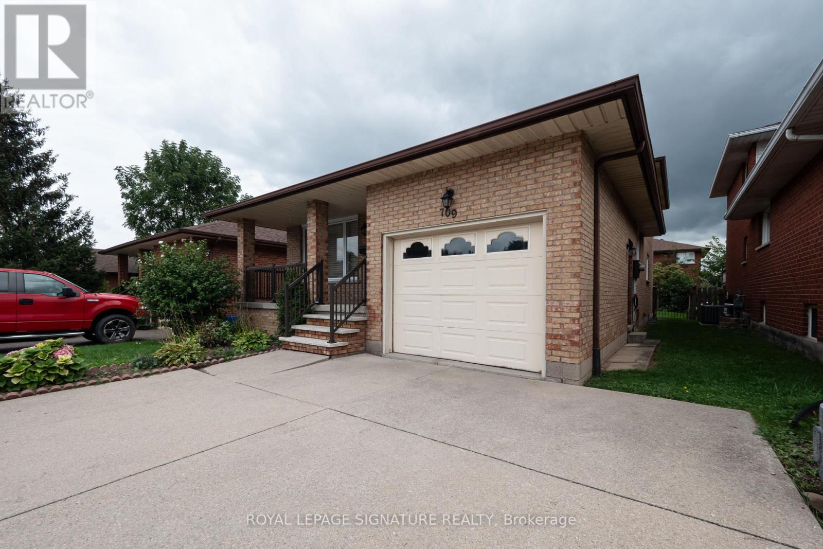 709 UPPER PARADISE RD