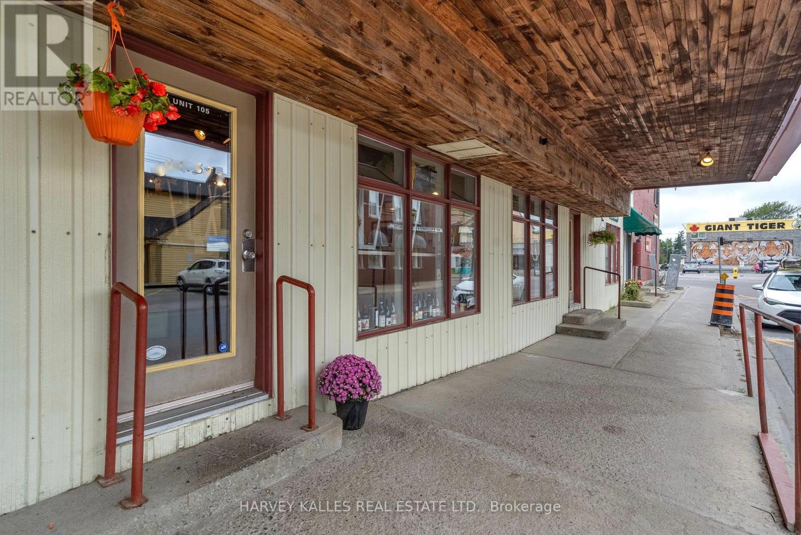 #105 -172 MAIN ST, #105