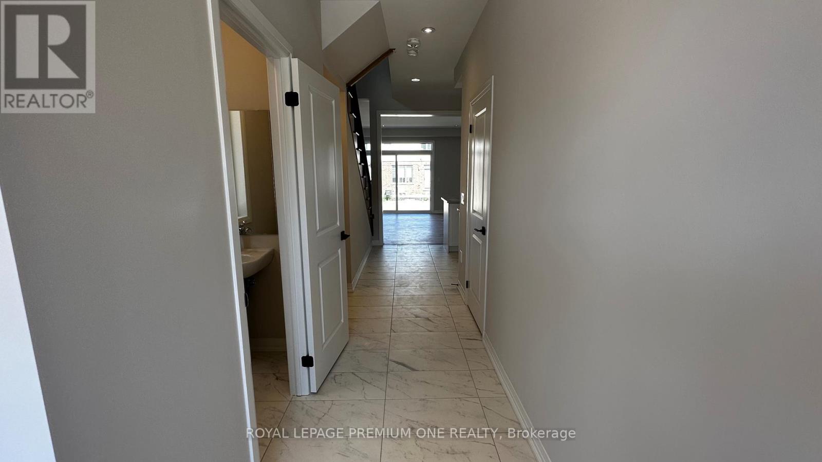 24 CROSSMORE CRES