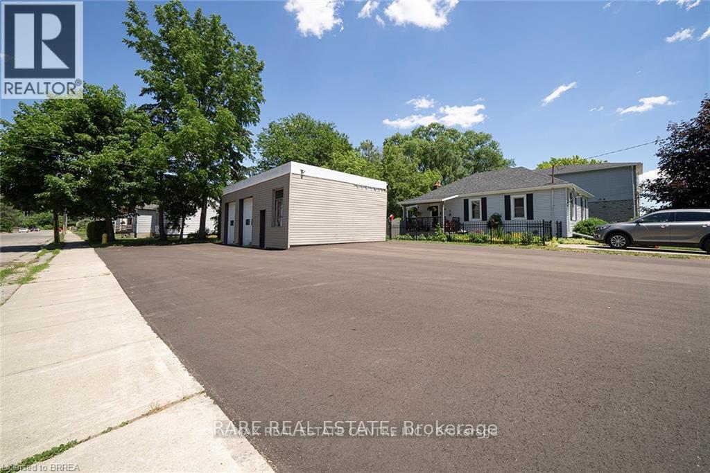 46 KITCHENER AVE