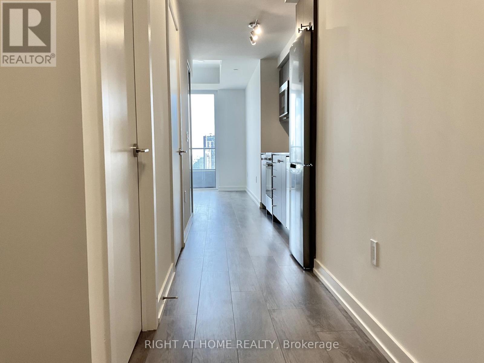 #1803 -15 WELLINGTON ST S, #1803