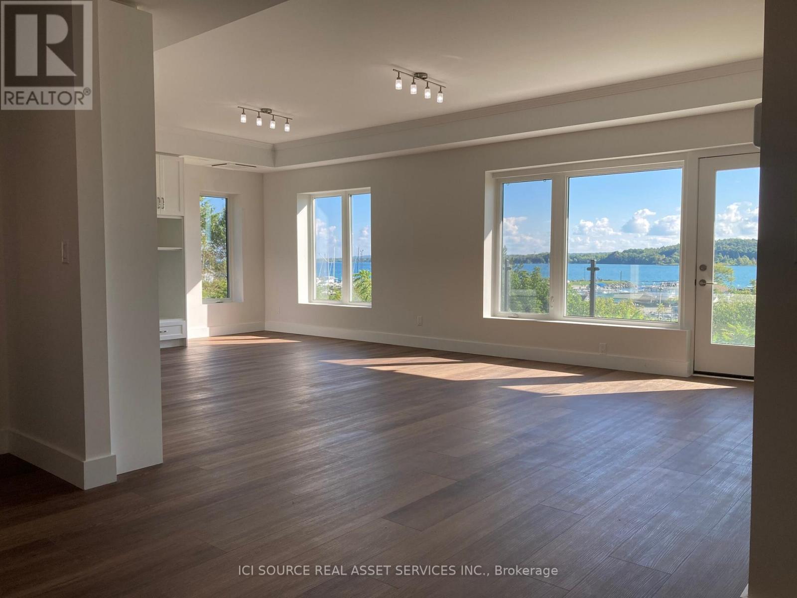 #10 -2347 3RD AVE W, #10