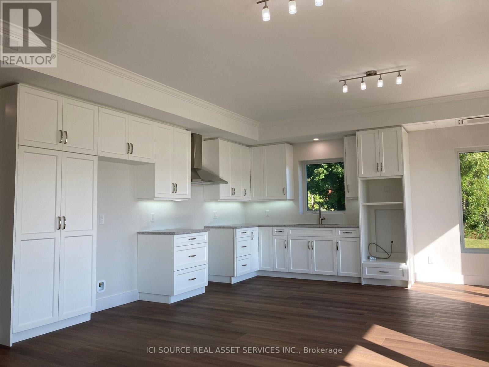 #10 -2347 3RD AVE W, #10